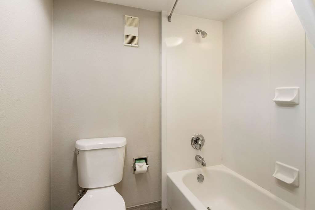 Clarion Hotel Jackson Northwest - photo 12