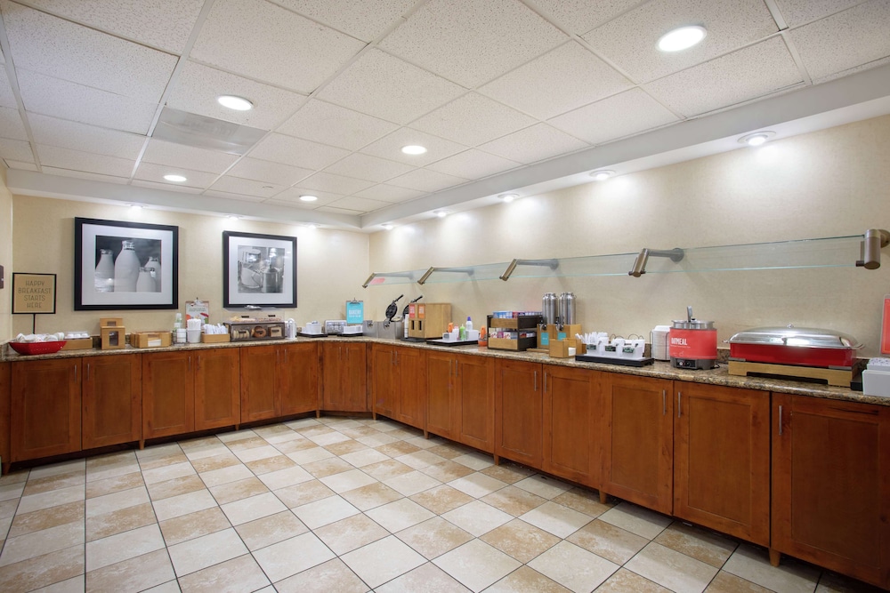 Hampton Inn & Suites Kansas City Merriam - photo 40