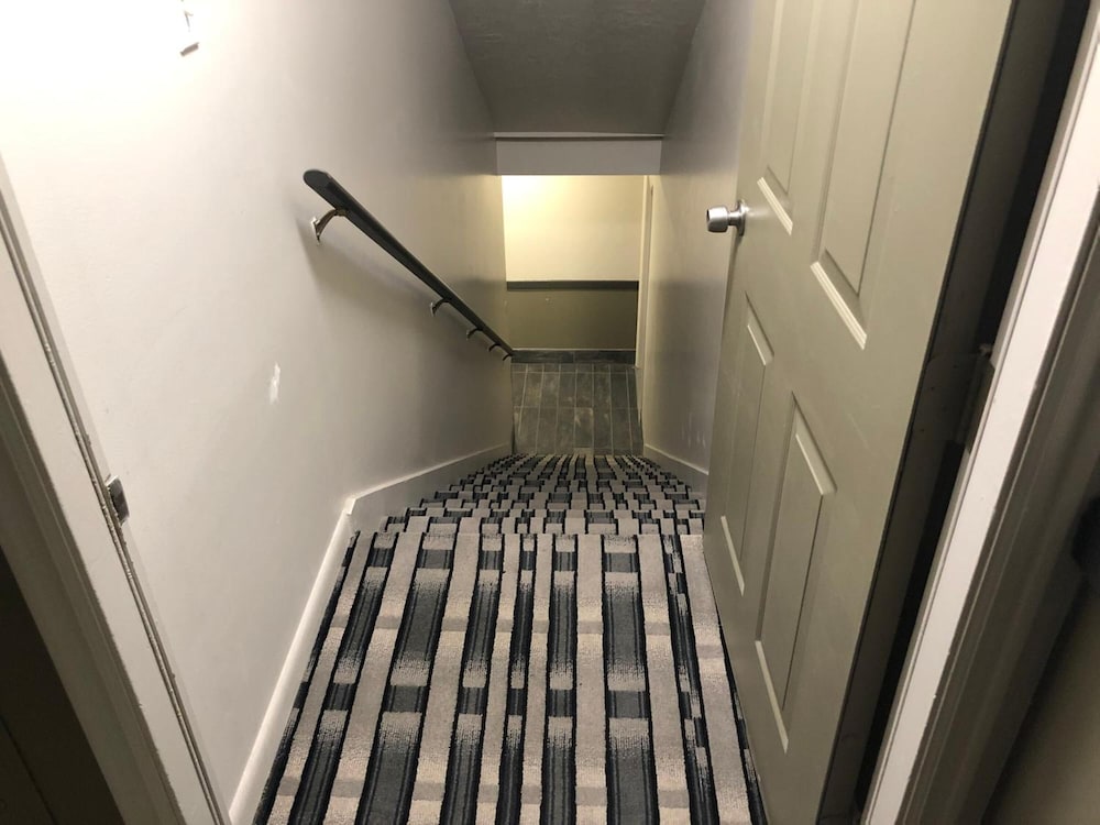 Ameri Stay Inn & Suites - photo 20
