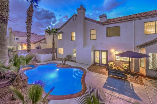 Peaceful Oasis Near Strip & Airport Pool Spa