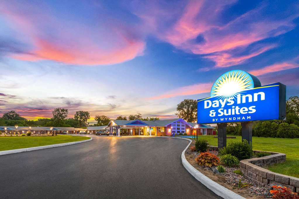 Days Inn by Wyndham Wauseon - photo 3