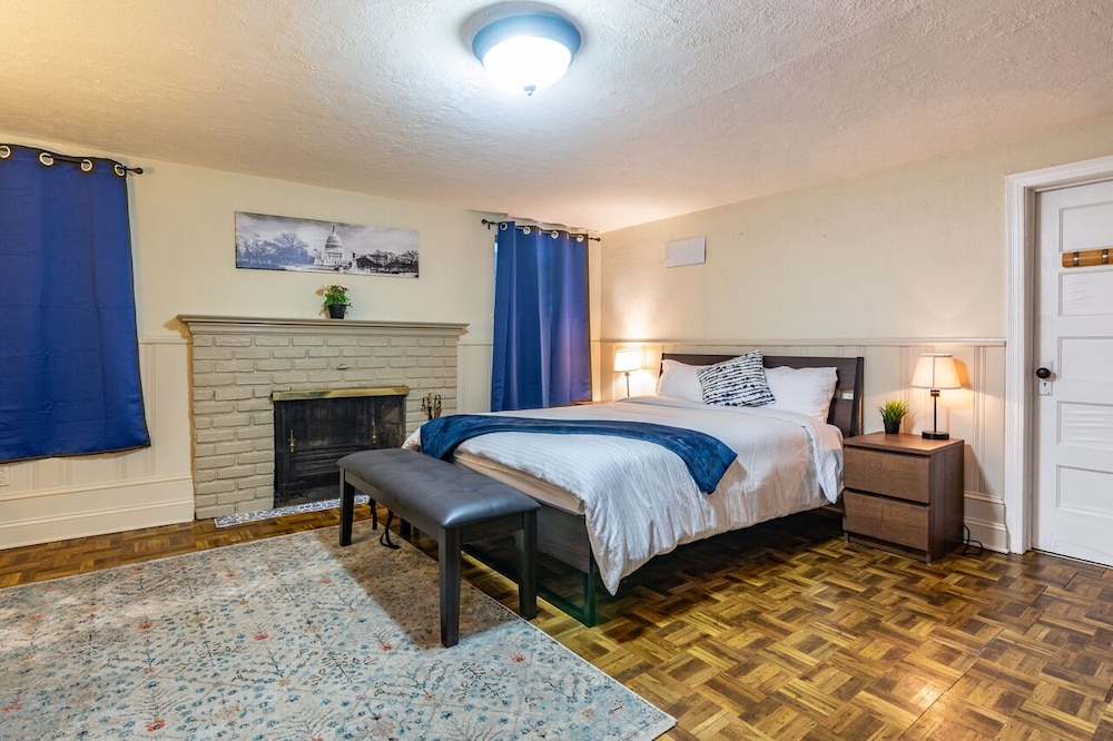 Spacious 4BR CozySuites in Old Town Alexandria - photo 9