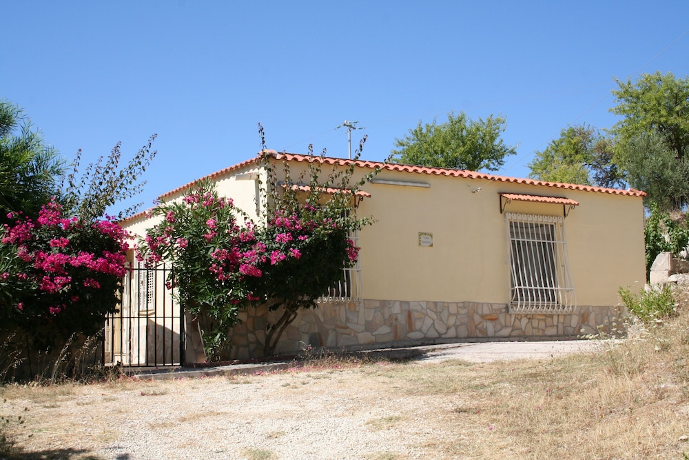 Cozy Villa Ambra Between Olive Trees in Noto — 4-Star Luxury Hotel in Noto, Italy