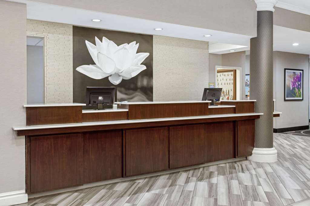 La Quinta Inn & Suites by Wyndham Birmingham Hoover - photo 9
