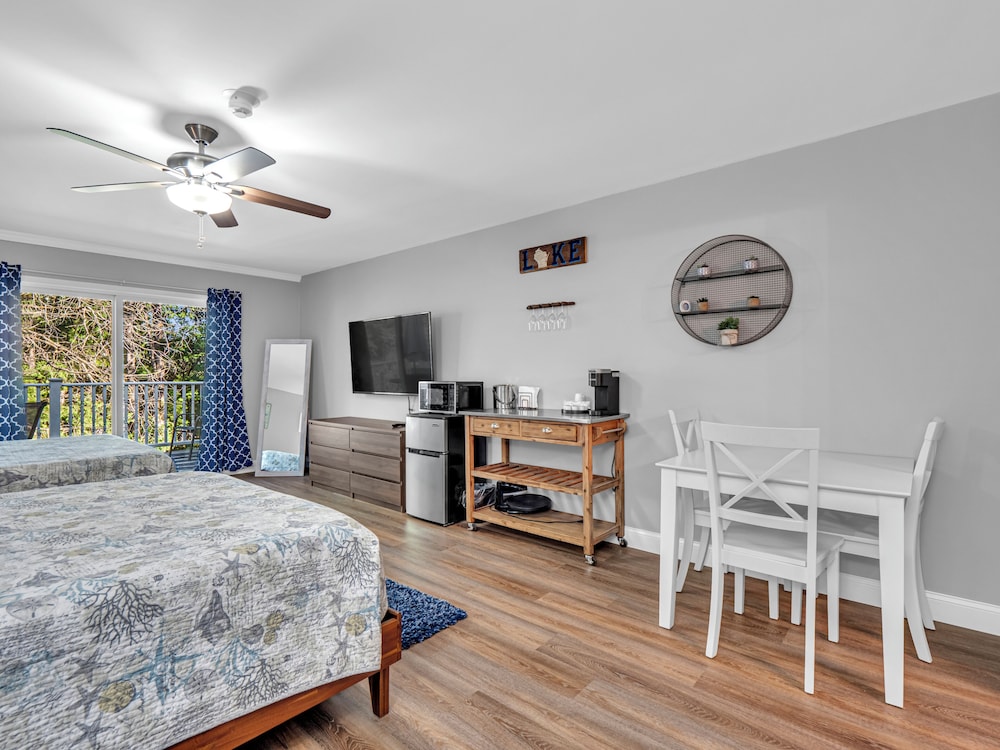 Victorian Inn Elkhart Lake Wisconsin - photo 40