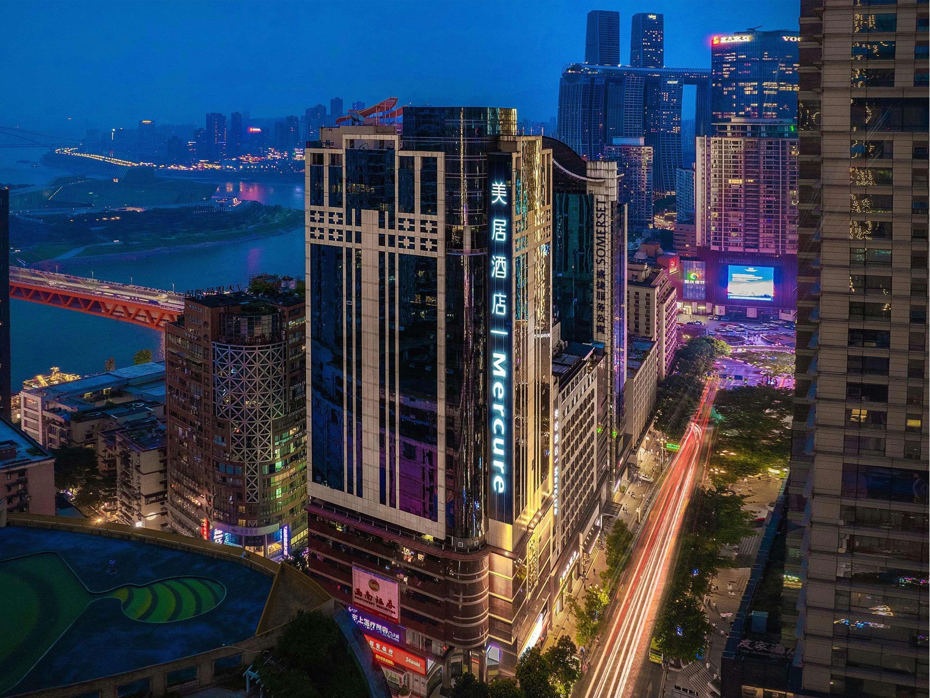 Mercure Chongqing Jiefangbei Hongya Cave — 4-Star Luxury Hotel in Chongqing, People's Republic of China