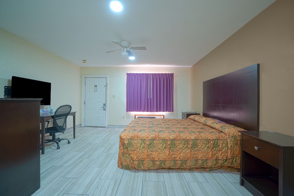 Texas Inn San Benito near Harlingen - photo 20