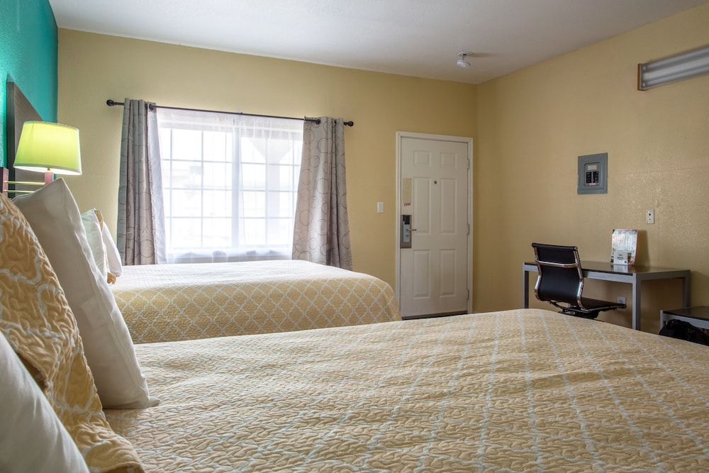 Pinn Road Inn and Suites - photo 13
