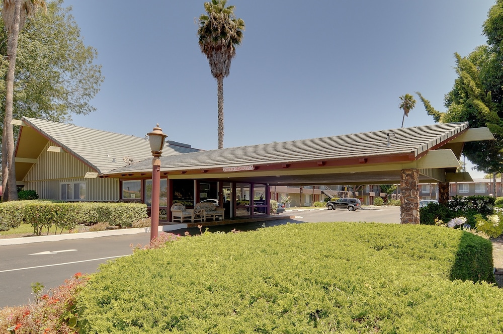 Vagabond Inn Sunnyvale - photo 25