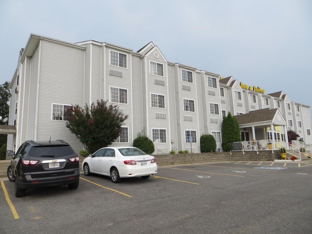 Patti's Inn & Suites - photo 33