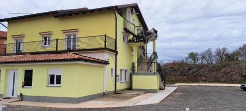 Apartman Emily — 4-Star Luxury Hotel in Cavle, Croatia