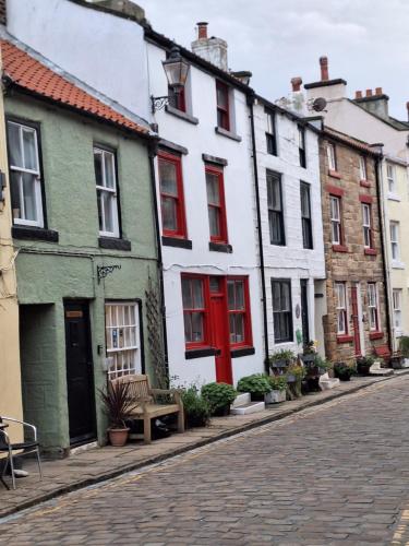 The Cottage High Street Staithes — 4-Star Luxury Hotel in Saltburn-By-The-Sea, United Kingdom