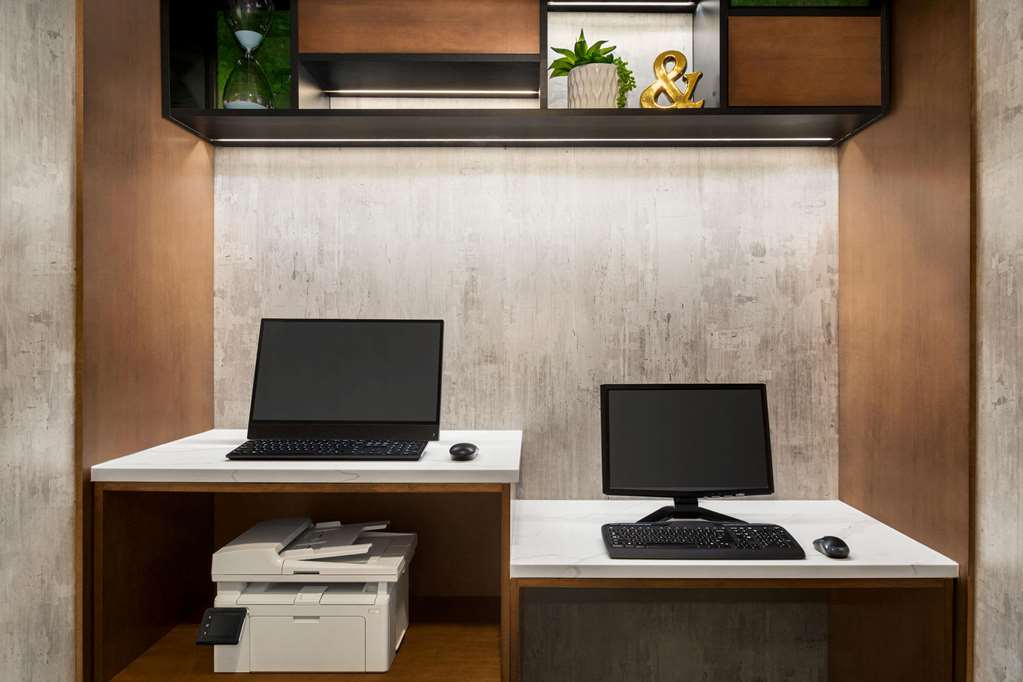 La Quinta Inn & Suites by Wyndham Salem OR - photo 31