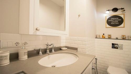 Superior 2BR Apartment In Vake By Wehost