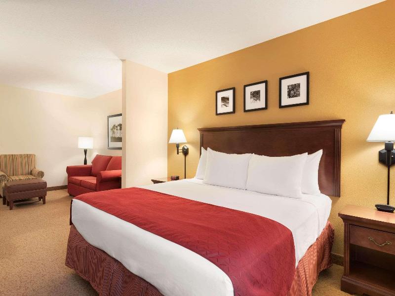 Country Inn & Suites by Radisson Cedar Rapids Airport IA - photo 24