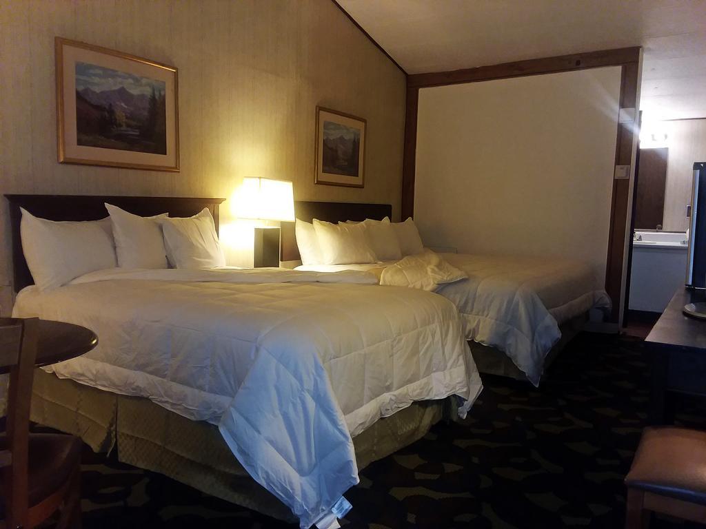1St Interstate Inn - photo 10
