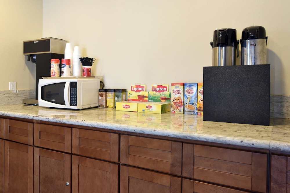 Red Roof Inn Bakersfield - photo 18