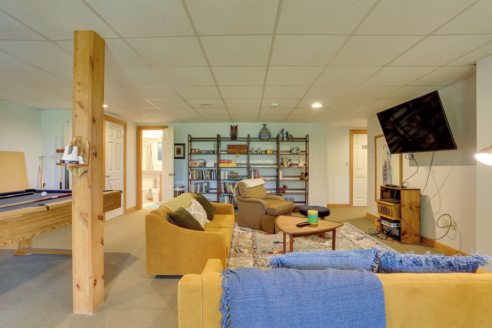 Less Than 1 Mi to Camelback Resort Home with Pool Table - photo 12