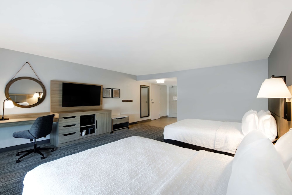 Hampton Inn Anderson Alliance Business Park - photo 28