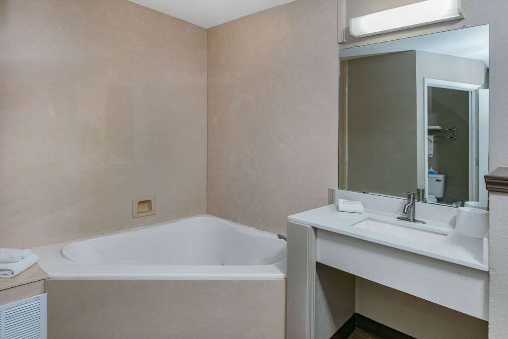 Super 8 By Wyndham Moss Point - photo 5