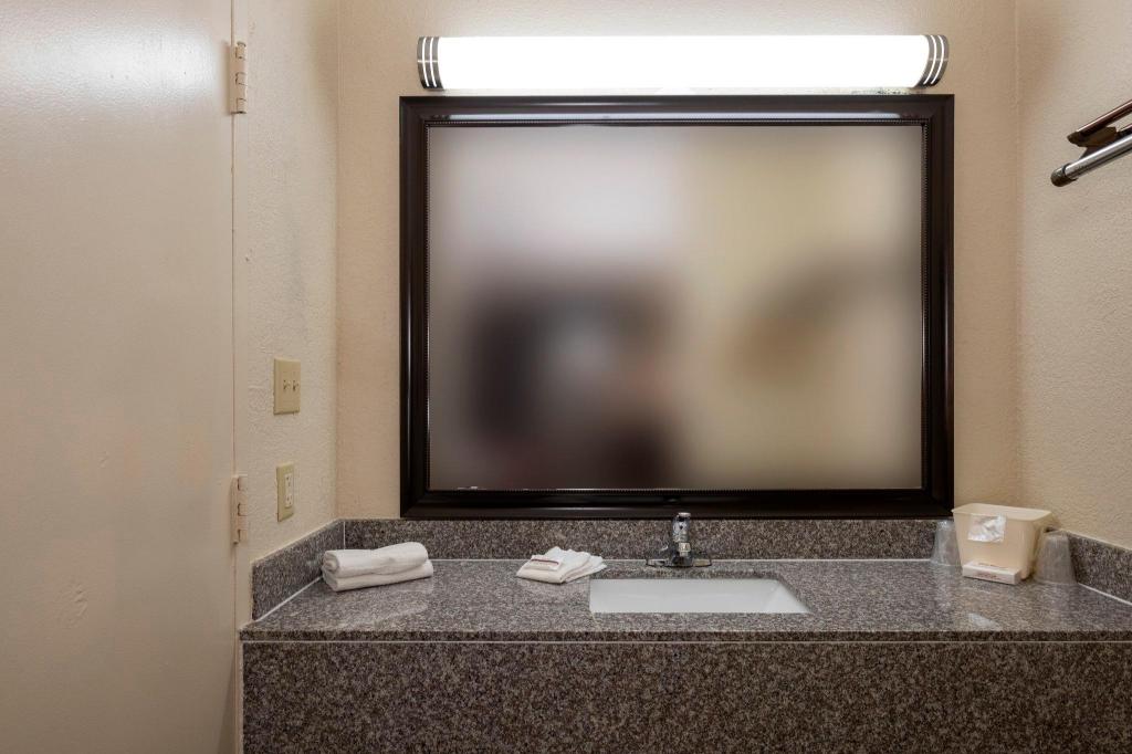 Red Roof Inn West Point - photo 21