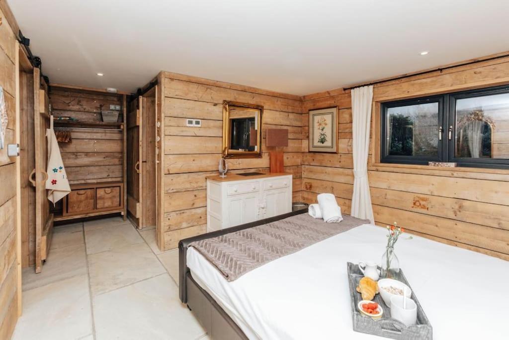 Owl Barn in Oxford With 5 Bedrooms and 5 Bathrooms in Oxford, United Kingdom