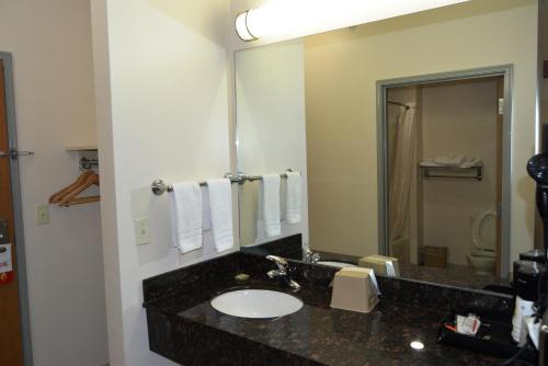 Super 8 by Wyndham Salina - photo 18