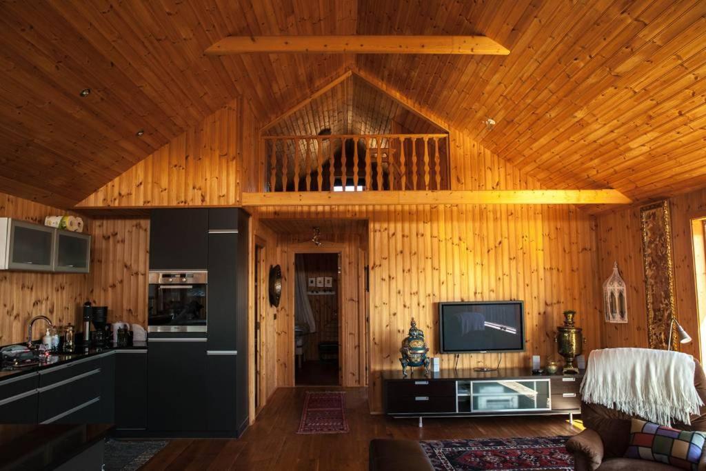 Glass House with Private River & 360 Views