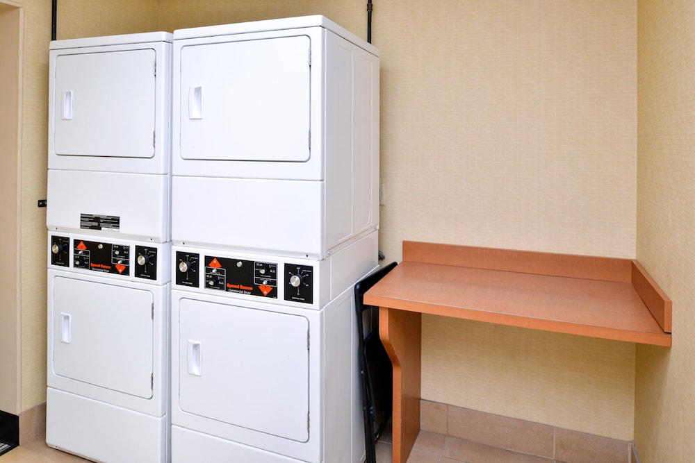 Candlewood Suites Winchester an IHG Hotel - photo 2