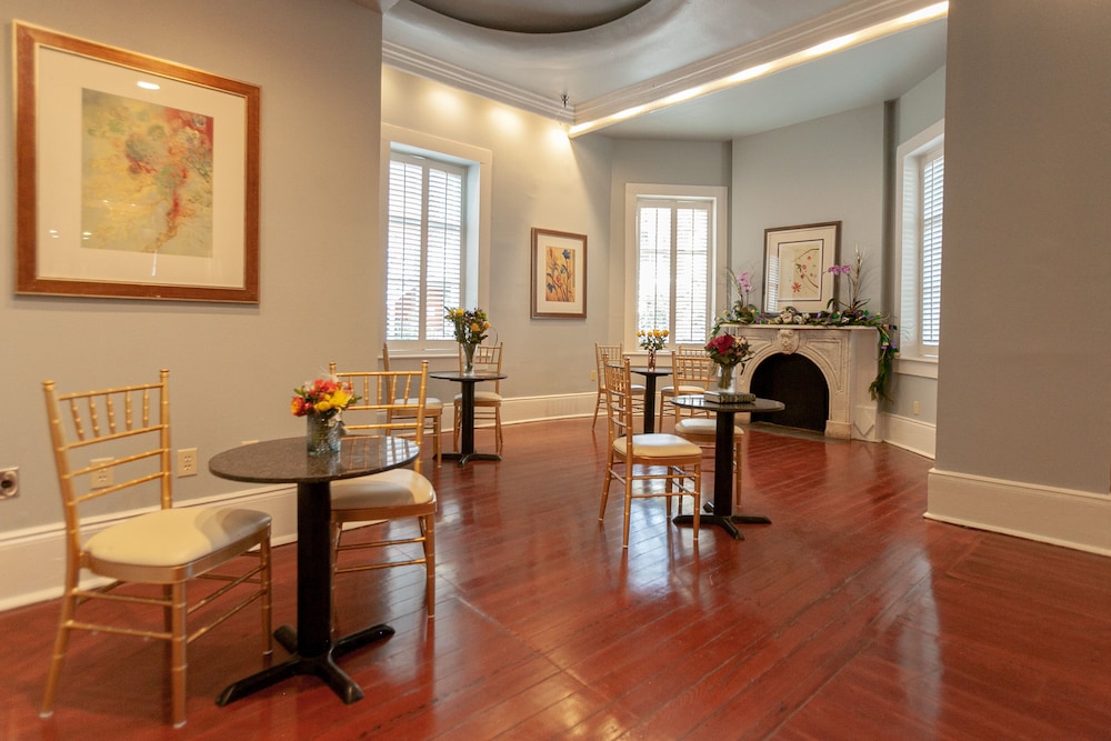 New Orleans Courtyard Hotel and Suites by the French Quarter - photo 21