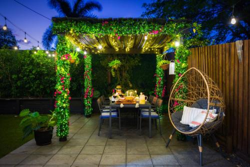 Private Luxury Haven With Suv Hire Pool Near Marina — Trinity Beach
