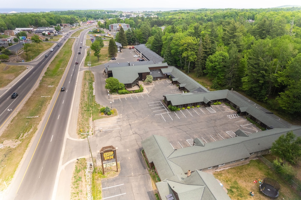Cedar Motor Inn - photo 35