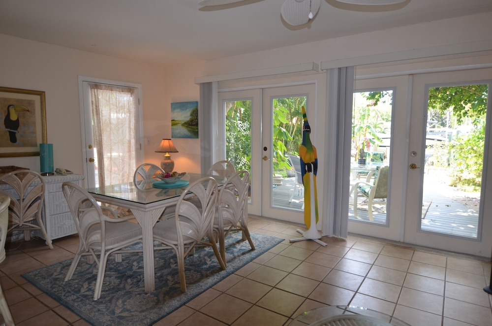 Oasis at John's Pass Madeira Beach - photo 17