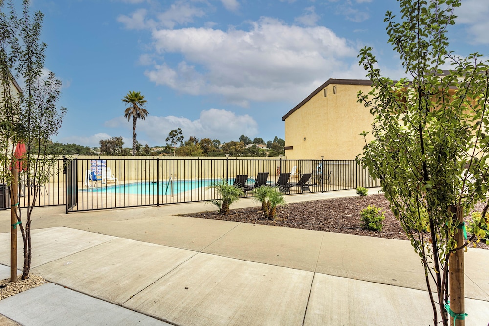 Aloha Inn - photo 17