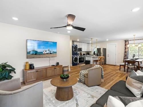 Modern Retreat Chic Living 5 min from DT Durham in Durham, United States