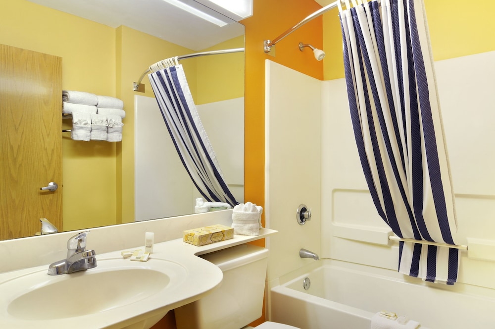 Hometown Inn & Suites Jacksonville Butler Blvd. Southpoint - photo 9