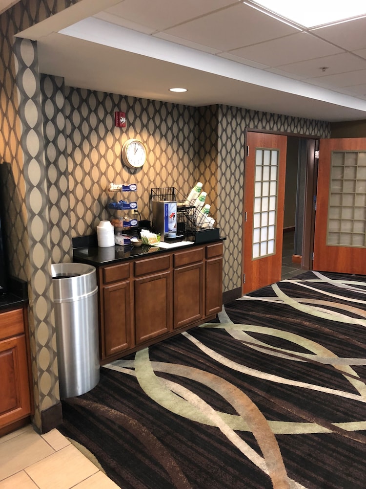 Country View Inn & Suites - photo 35