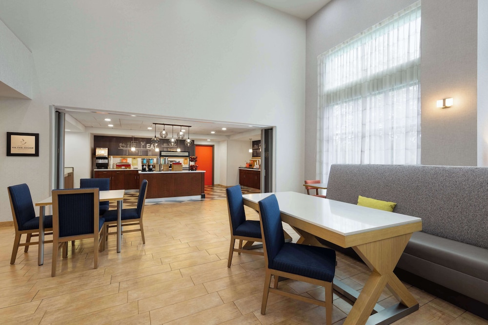 Hampton Inn & Suites Harrisburg North - photo 36
