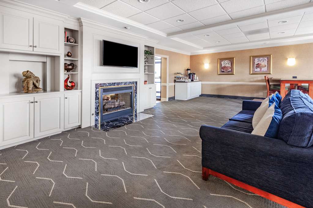 Days Inn by Wyndham Altavista - photo 10