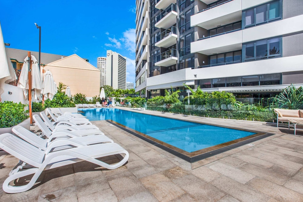 Ocean View 2 Bed with Pool Sauna Gym and BBQ — 4-Star Luxury Hotel in Gold Coast, Australia