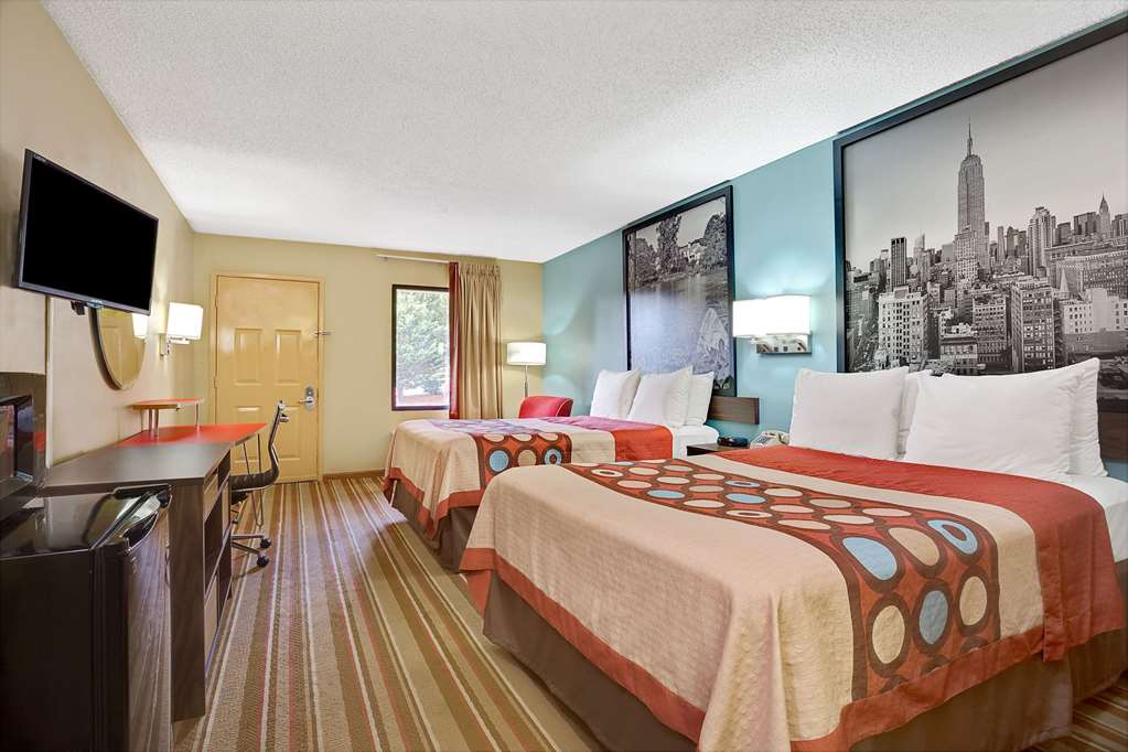 Super 8 by Wyndham Forest Park - photo 6