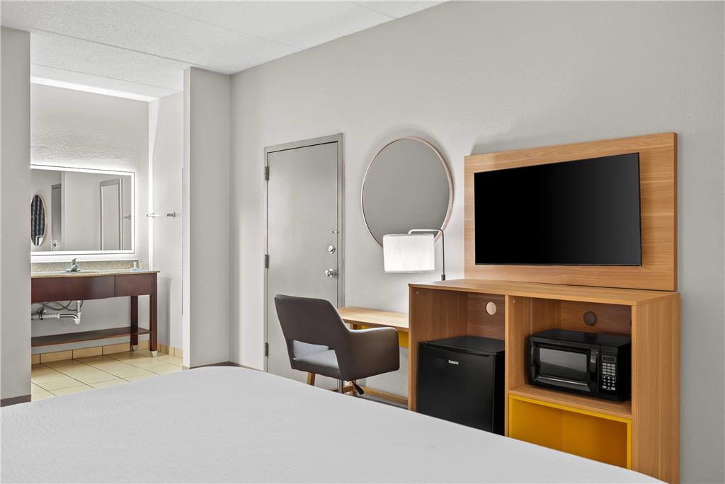 Days Inn by Wyndham Statesboro - photo 25