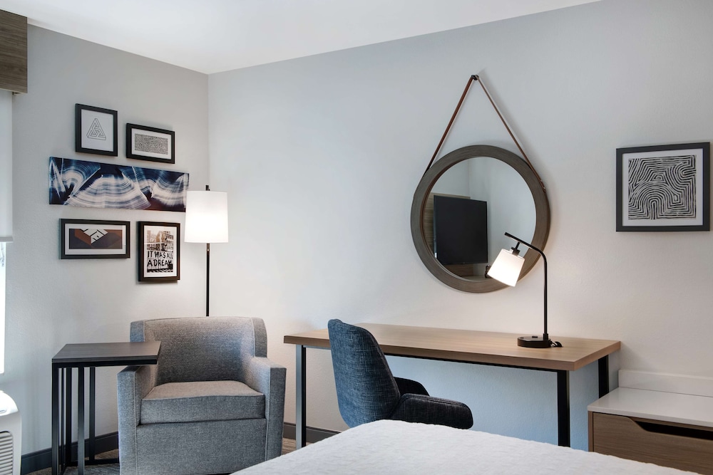 Hampton Inn Anderson Alliance Business Park - photo 32