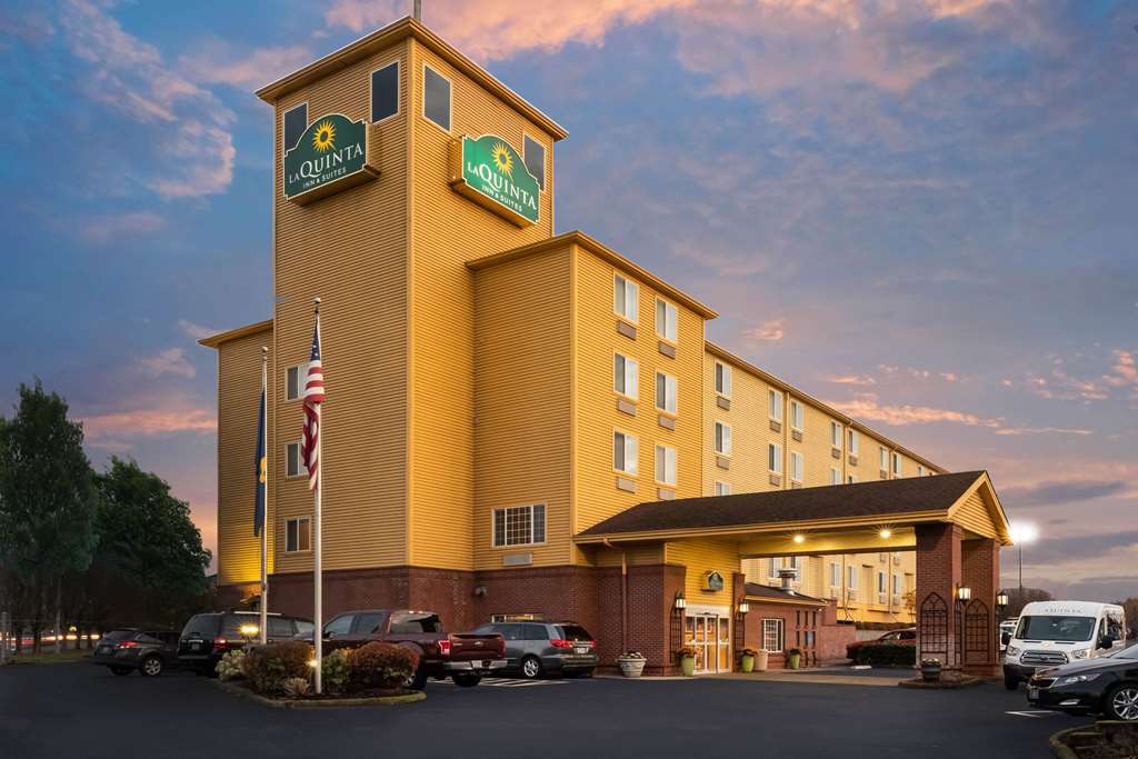 La Quinta Inn & Suites by Wyndham Portland Airport - photo 3