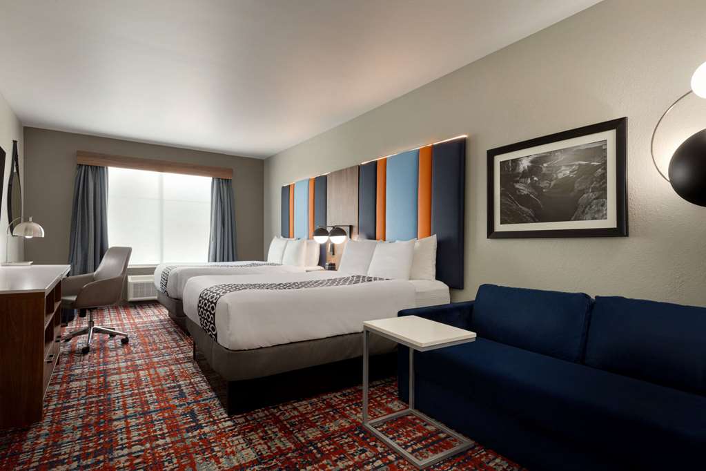 La Quinta Inn & Suites by Wyndham Oxford Anniston - photo 38