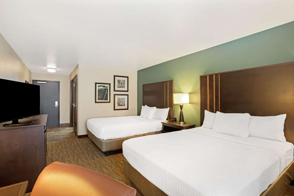 La Quinta Inn & Suites by Wyndham Gillette - photo 16