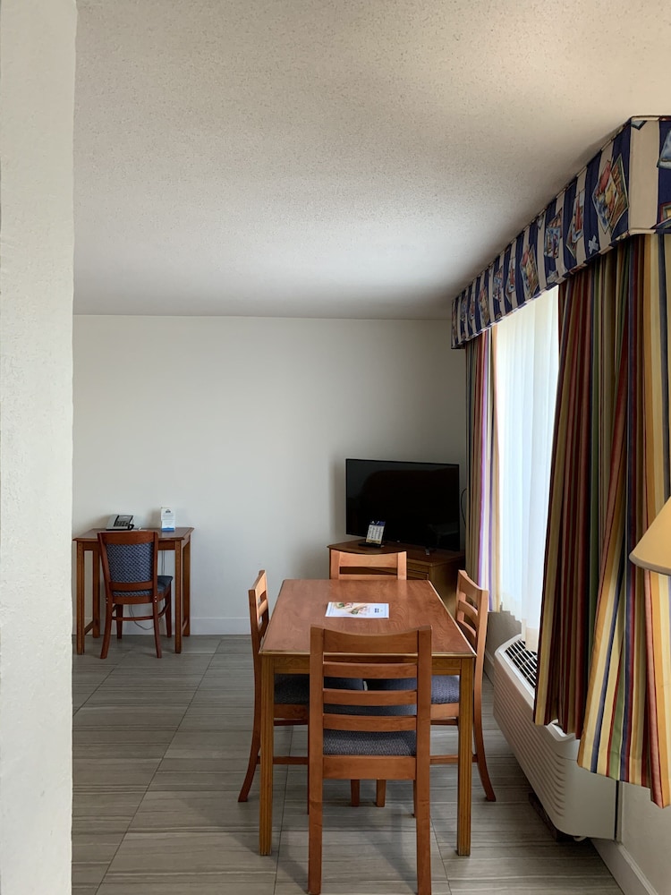 Arya Blu Inn & Suites - photo 22