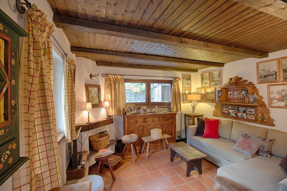 JOIVY Dolonne Sci ai Piedi Subito in Pista — 4-Star Luxury Hotel in Courmayeur, Italy