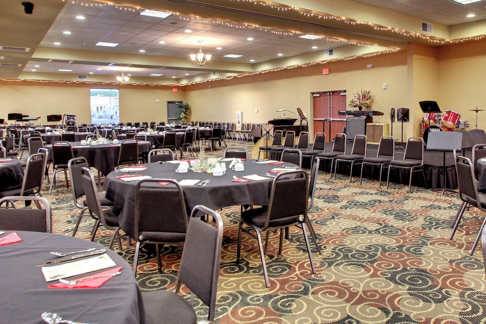 Cobblestone Hotel & Suites Broken Bow - photo 59