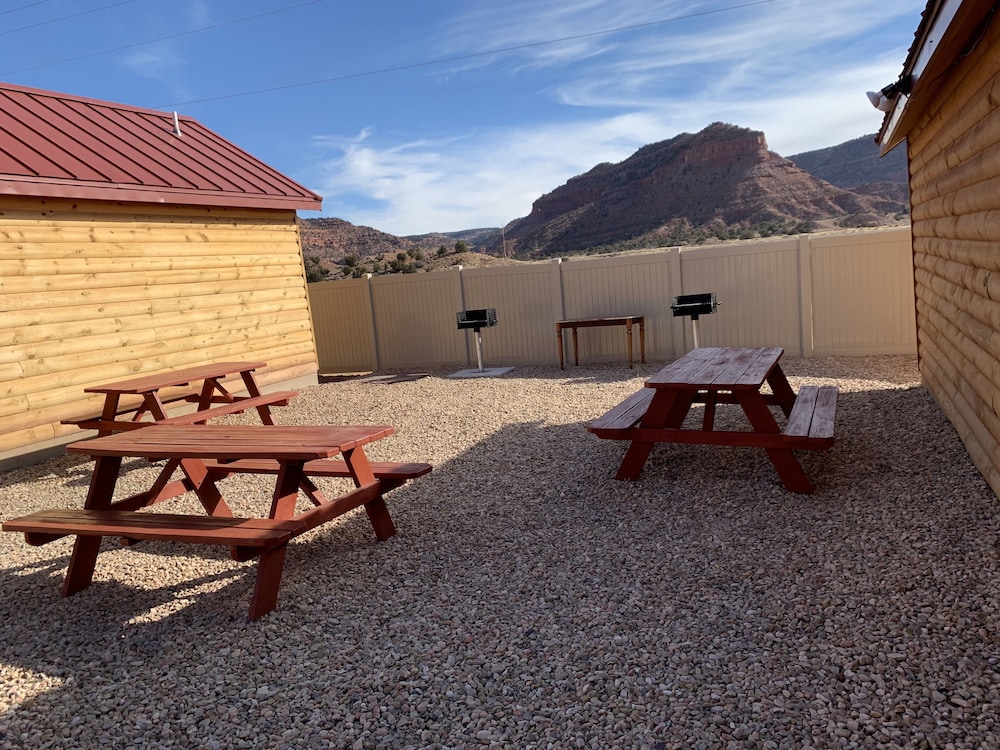 Red Canyon Cabins - photo 14